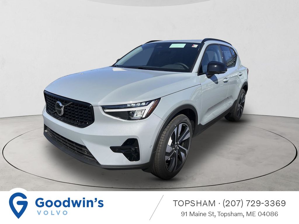 2026 Volvo XC40 B5 Plus Dark AWD's photo