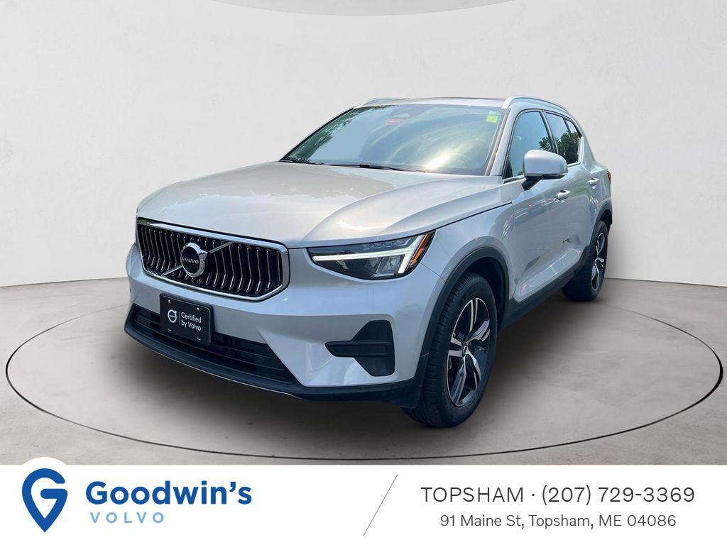 2025 Volvo XC40 B5 Core Bright AWD's photo