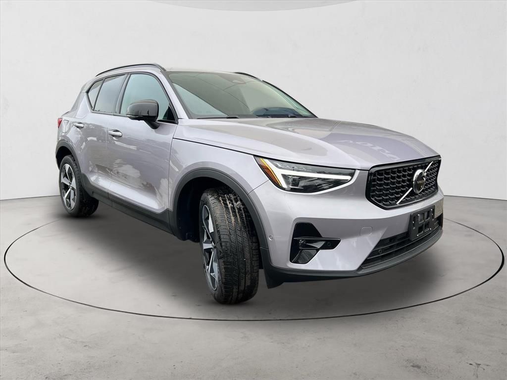 2026 Volvo XC40 Plus - Photo 7