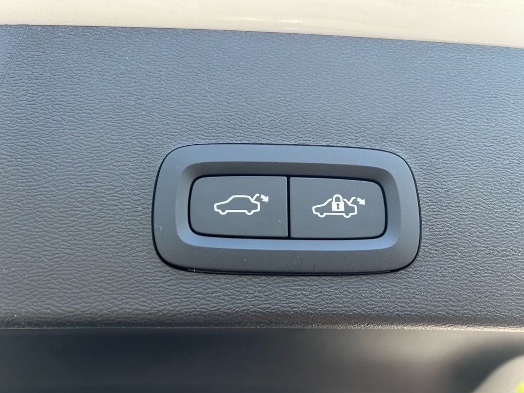 2026 Volvo XC40 Plus - Photo 29