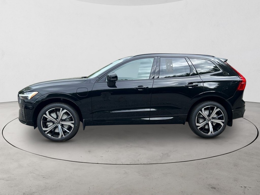 2025 Volvo XC60 T8 photo 2