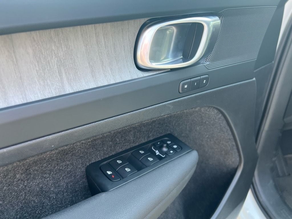 2026 Volvo XC40 Plus - Photo 11
