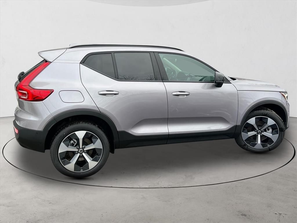 2026 Volvo XC40 Plus - Photo 6