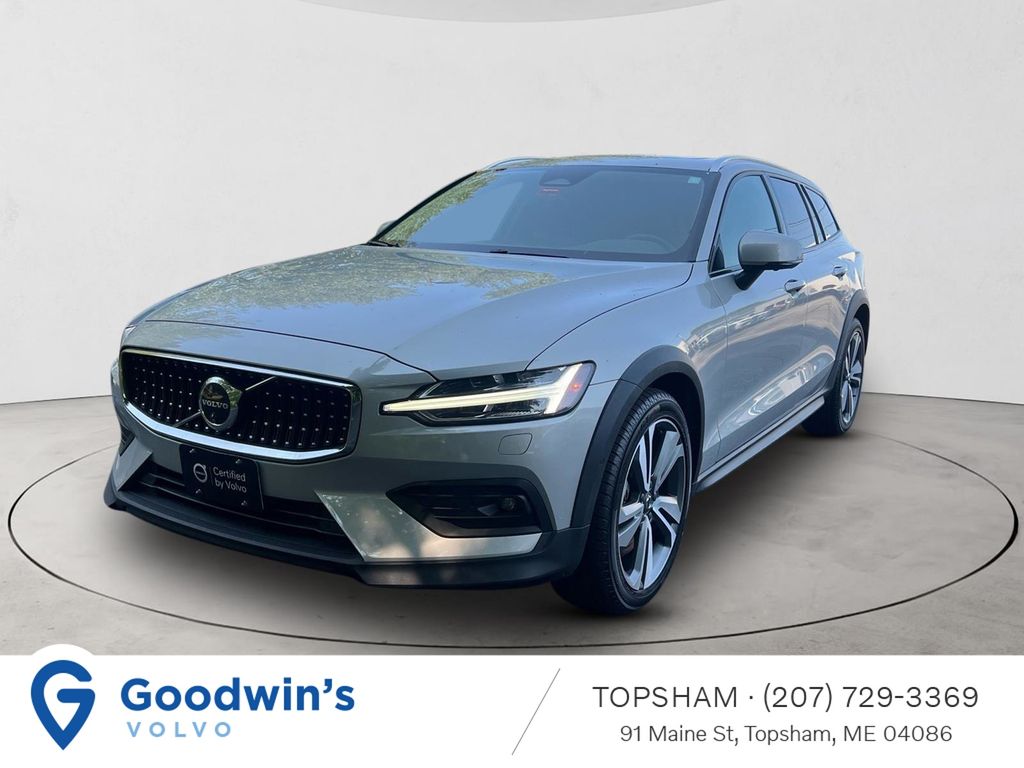 2025 Volvo V60 Cross Country