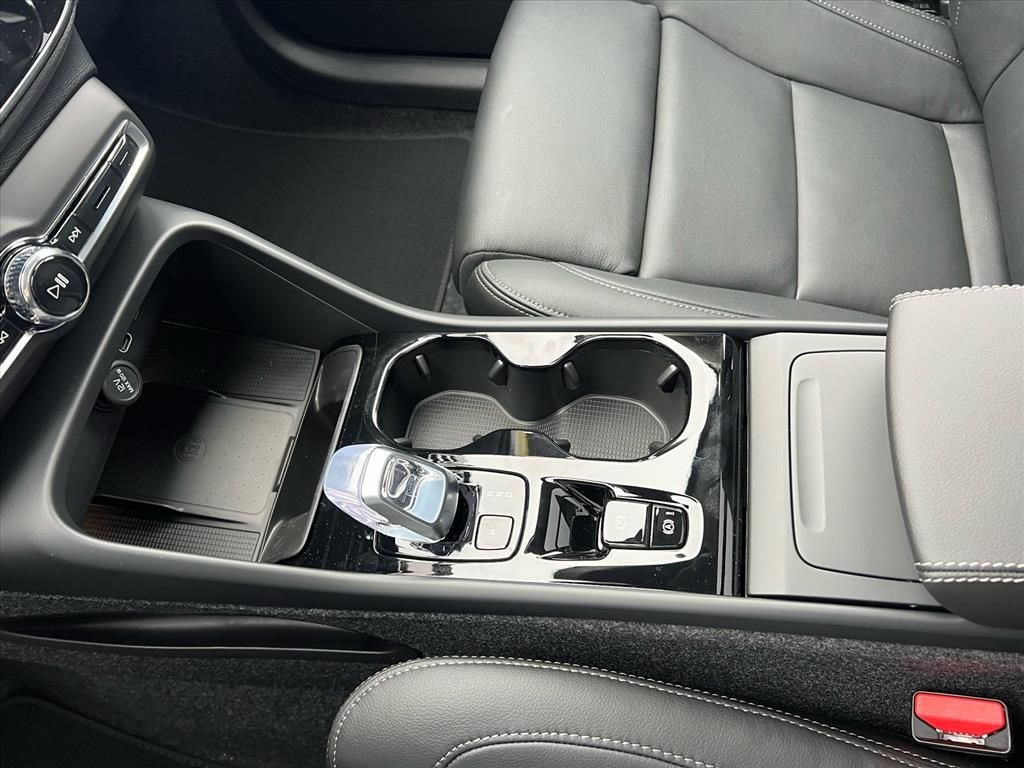 2026 Volvo XC40 Plus - Photo 19