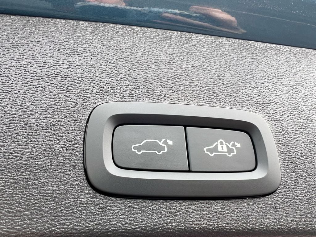 2023 Volvo XC40 Plus - Photo 26