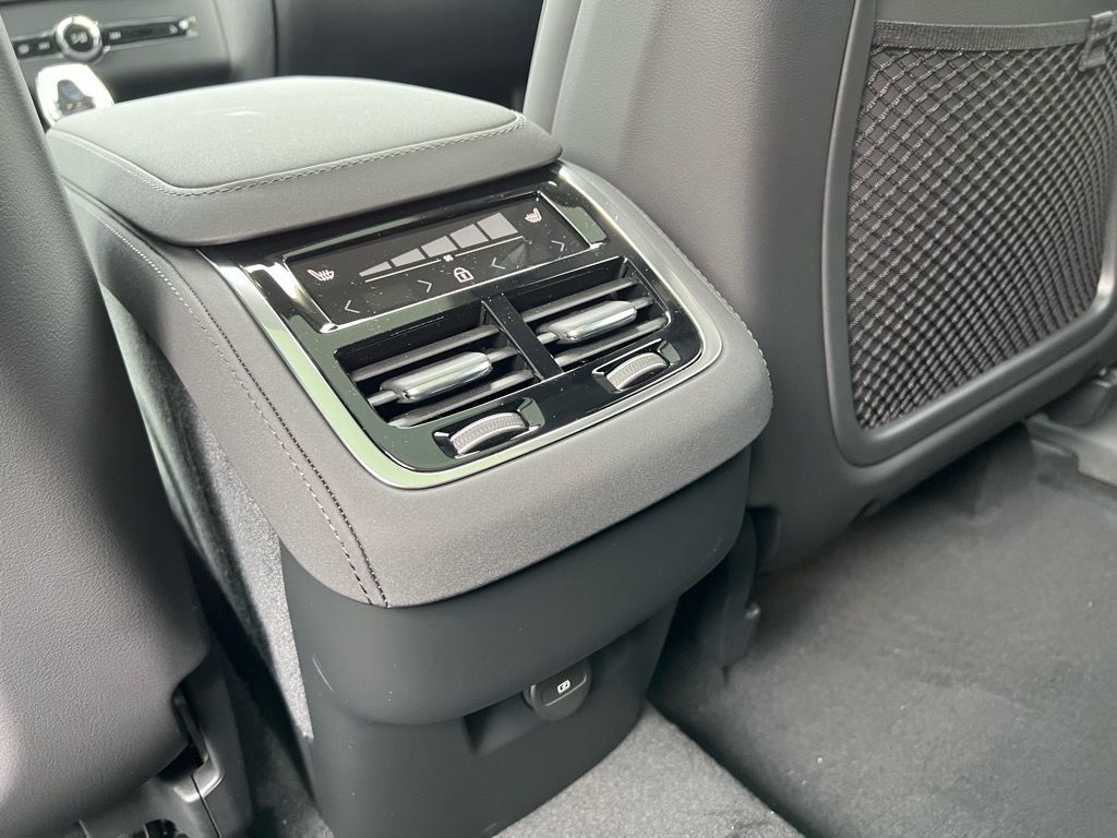 2026 Volvo XC90 Plus - Photo 24