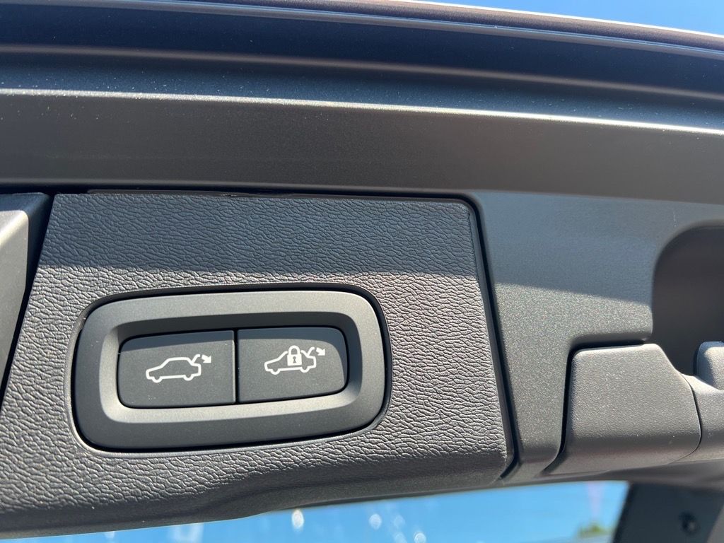 2026 Volvo XC60 Plus - Photo 30