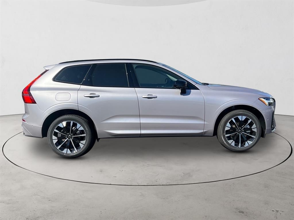 2026 Volvo XC60 Plus - Photo 6