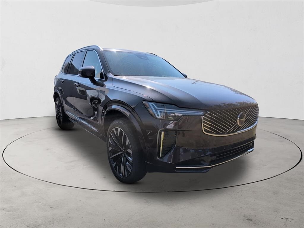 2026 Volvo XC90 B5 Plus photo 3