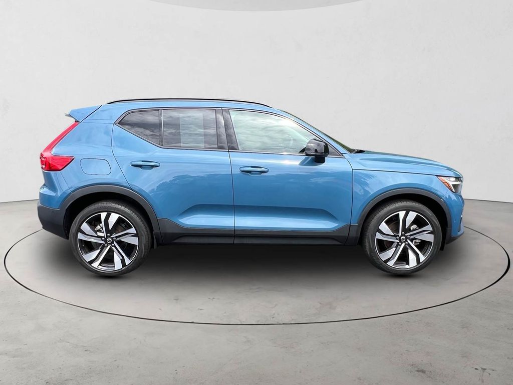 2023 Volvo XC40 Plus - Photo 6