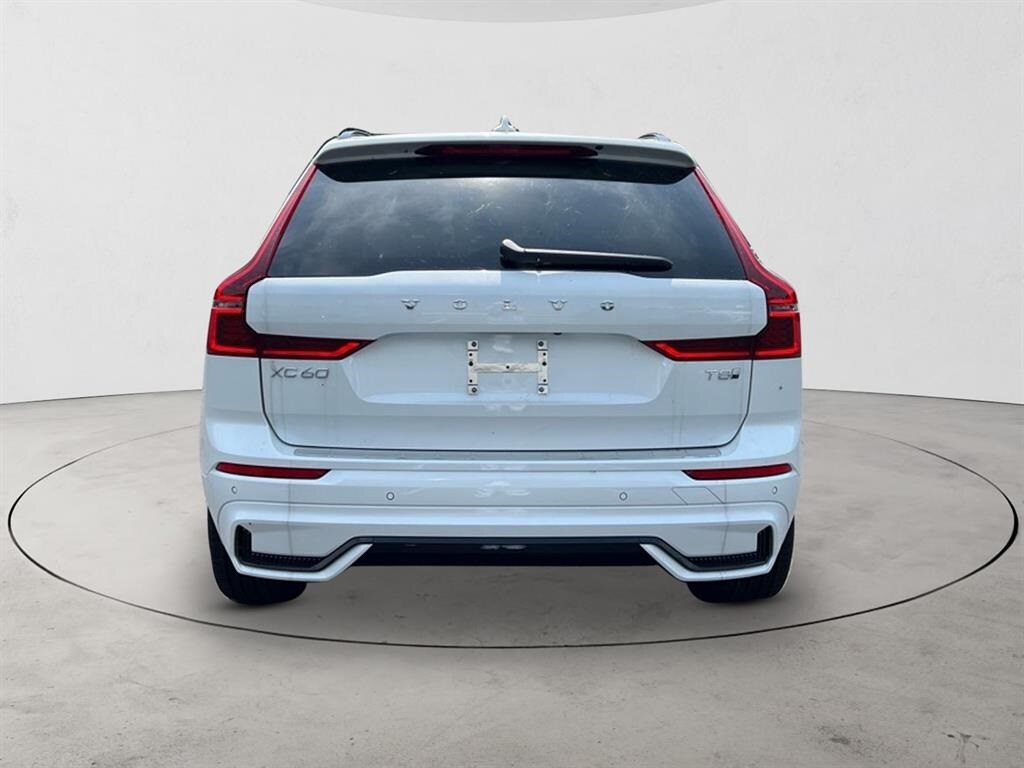 2026 Volvo XC60 Hybrid T8 photo 4