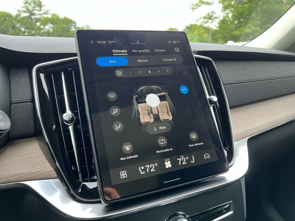 2026 Volvo XC90 Plus - Photo 17