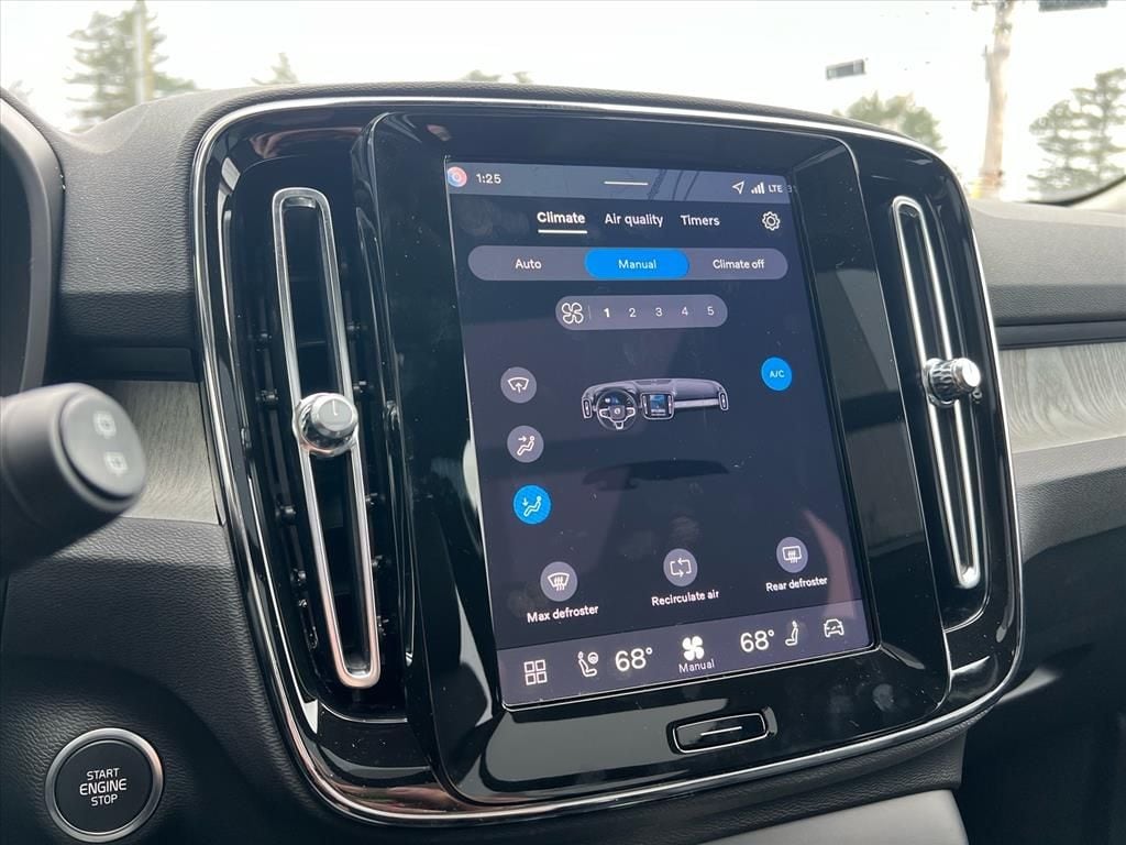 2026 Volvo XC40 Plus - Photo 17