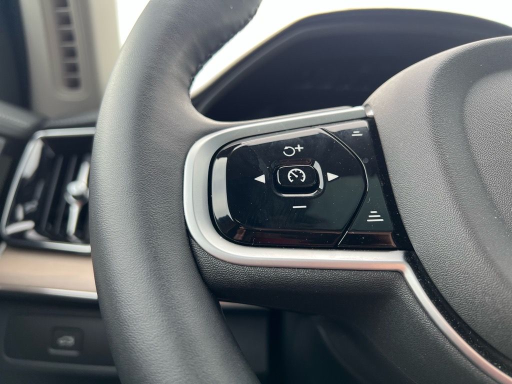 2026 Volvo XC90 Plus - Photo 13