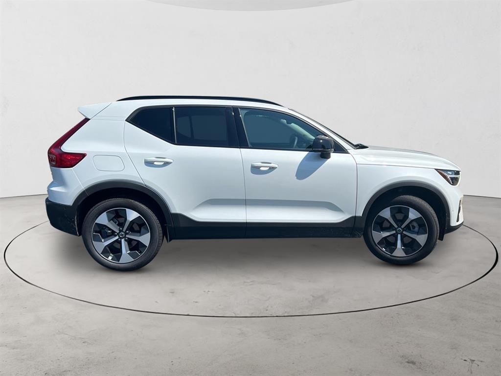 2026 Volvo XC40 Plus - Photo 6