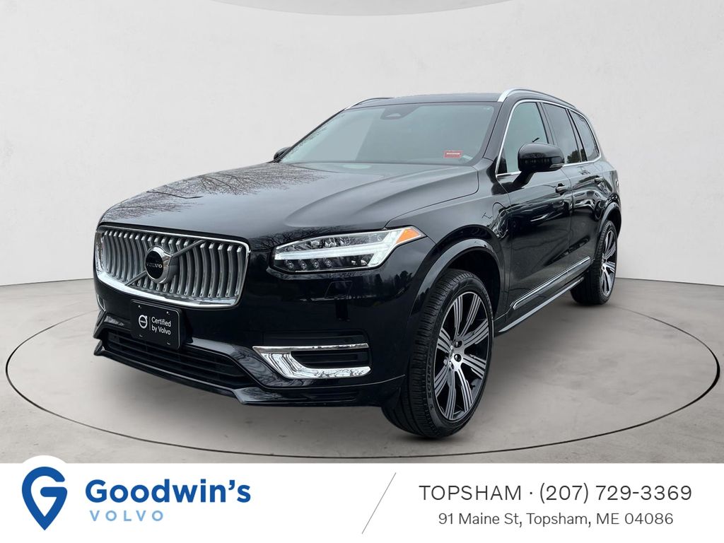 2025 Volvo XC90 T8 Recharge Core Bright 4WD's photo