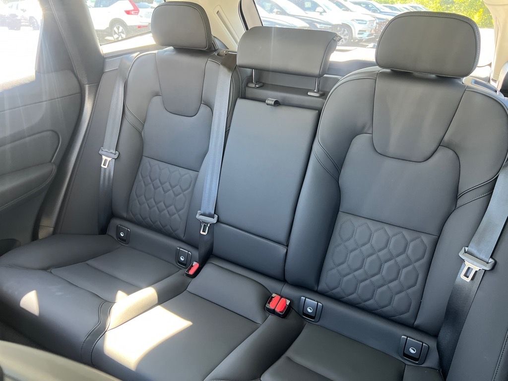 2026 Volvo XC60 Plus - Photo 23