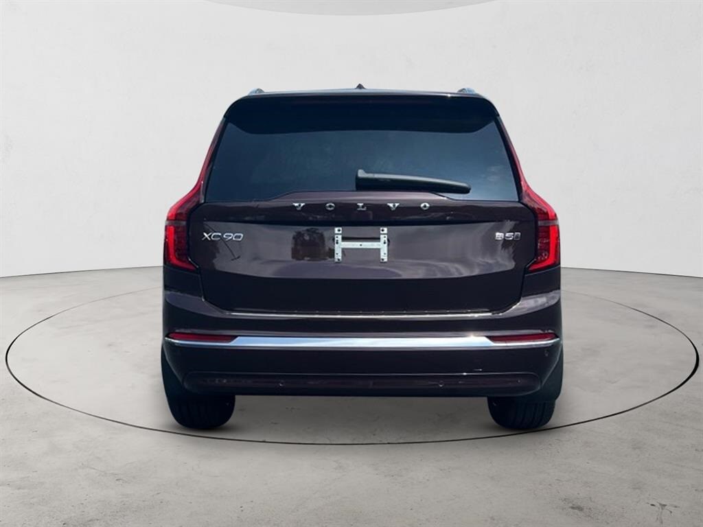 2026 Volvo XC90 B5 Plus photo 4