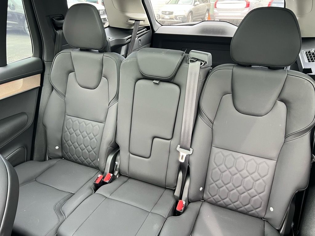 2026 Volvo XC90 Plus - Photo 22