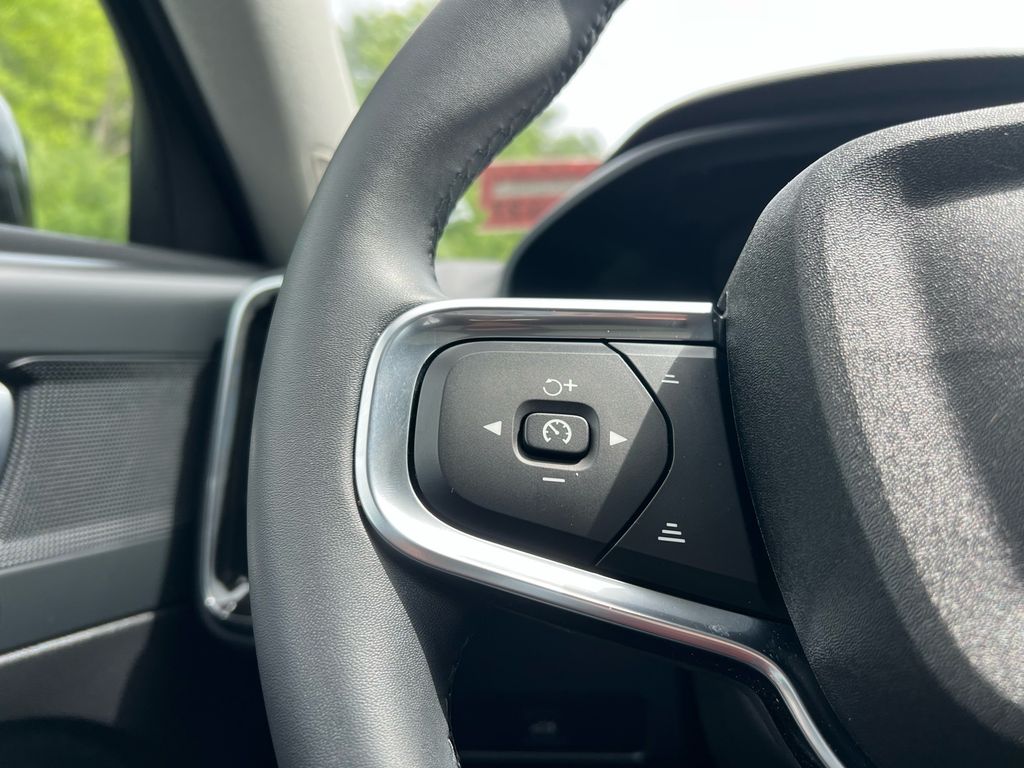 2023 Volvo XC40 Plus - Photo 11