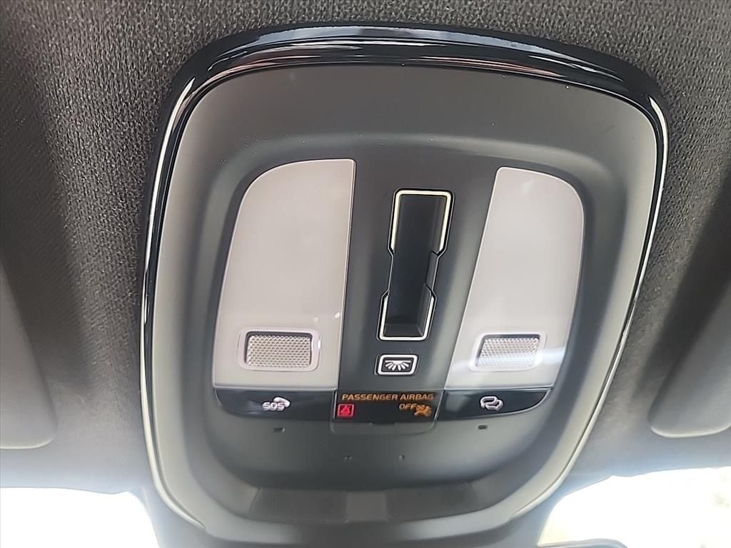 2025 Volvo XC40 Core - Photo 26
