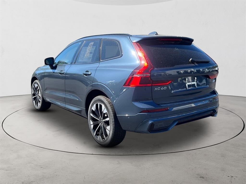 2026 Volvo XC60 B5 Plus photo 3