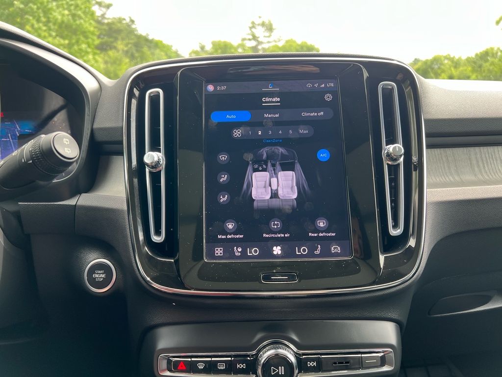 2023 Volvo XC40 Plus - Photo 16
