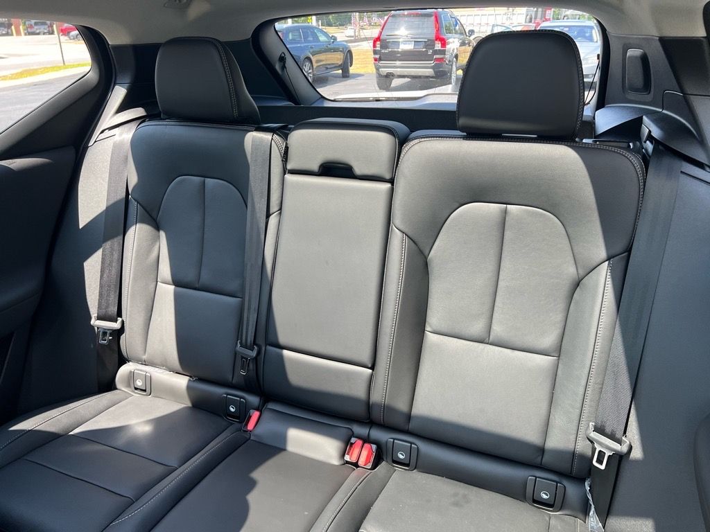 2026 Volvo XC40 Plus - Photo 22