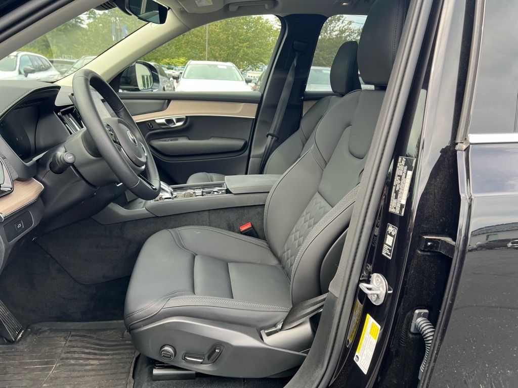 2026 Volvo XC90 Plus - Photo 12