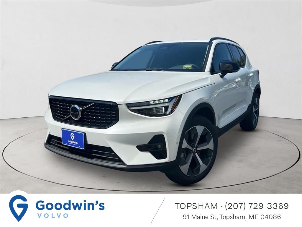 2026 Volvo XC40 B5 Plus Dark AWD's photo