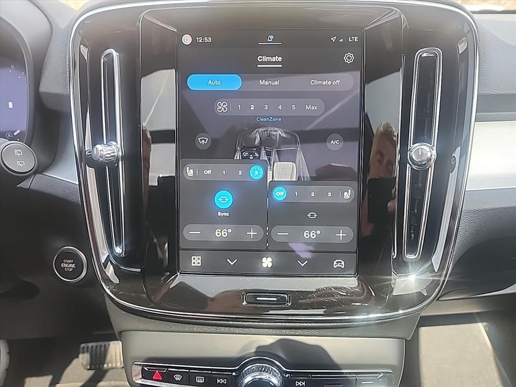 2025 Volvo XC40 Core - Photo 21