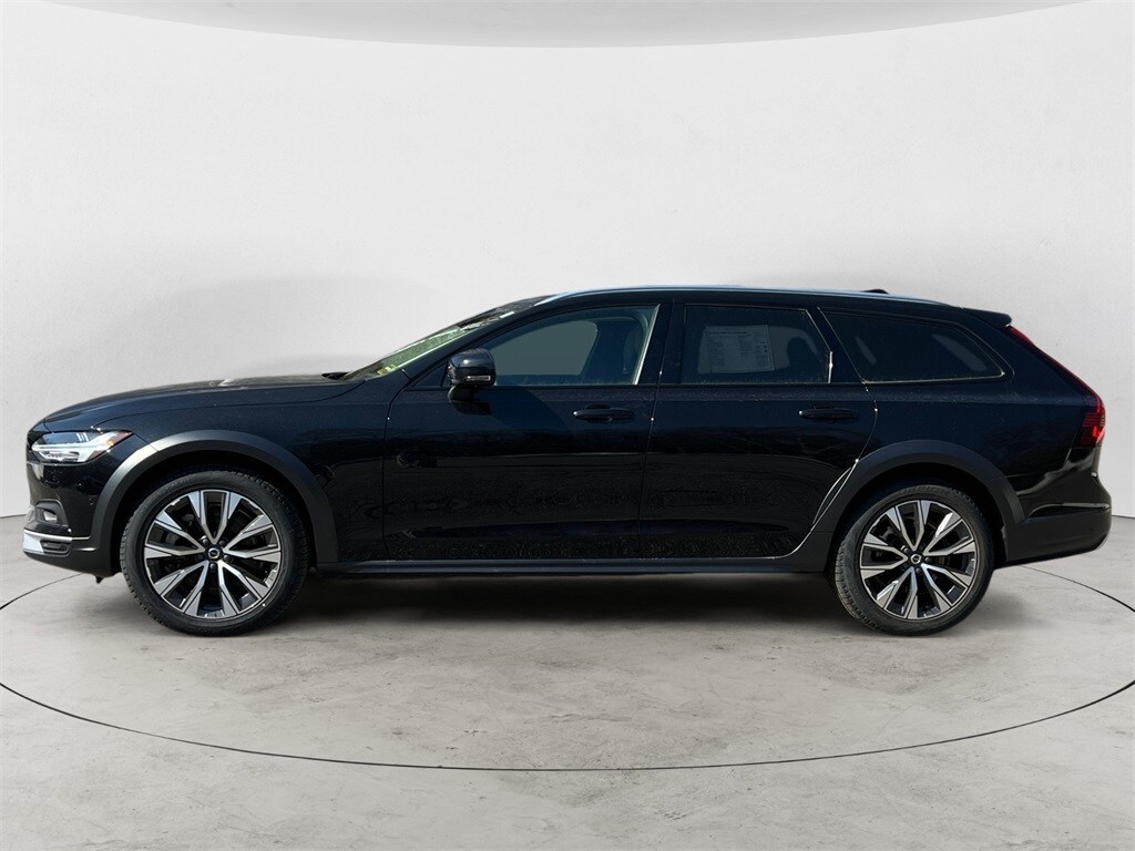 2023 Volvo V90 Cross Country B6 photo 2