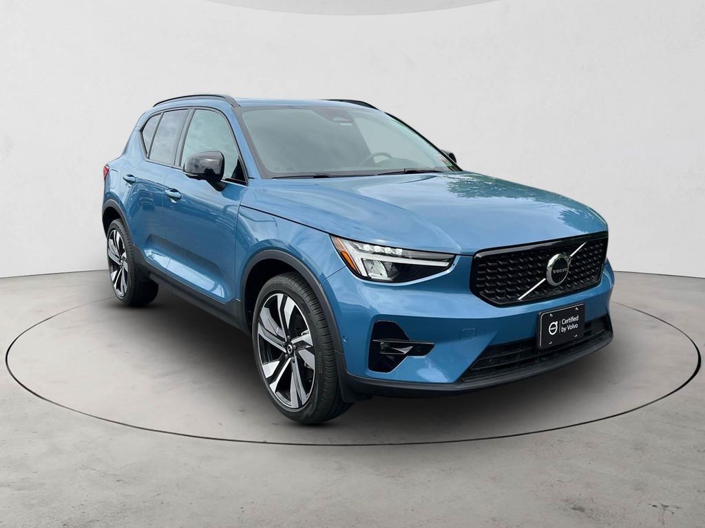 2023 Volvo XC40 Plus - Photo 7