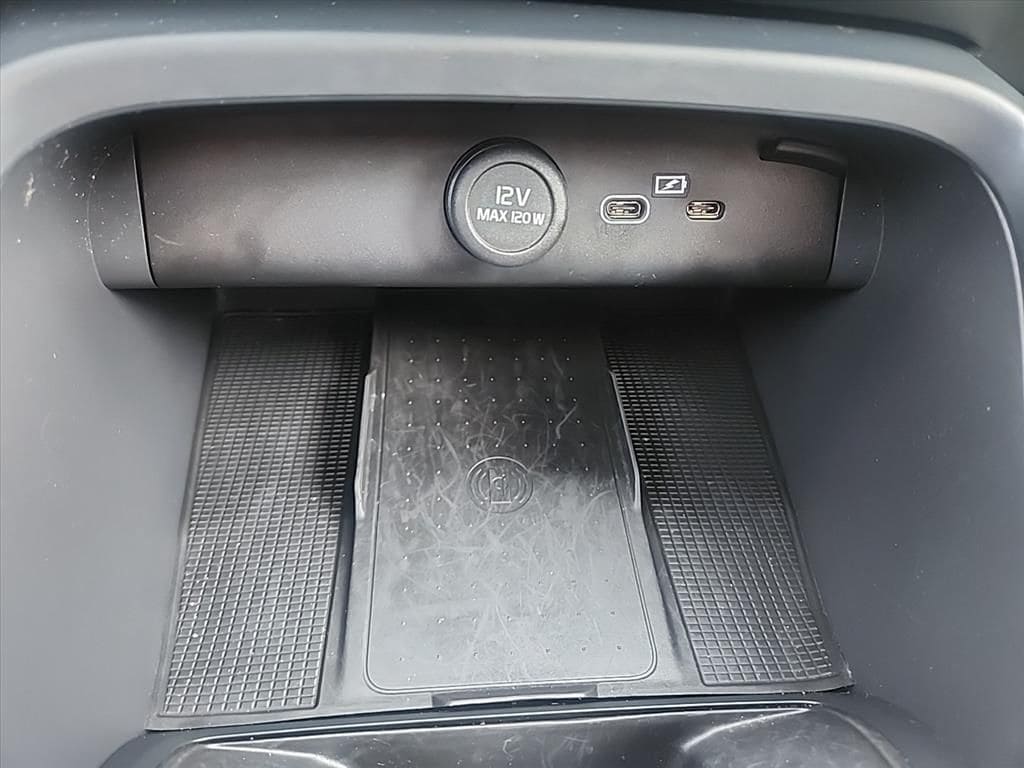 2025 Volvo XC40 Core - Photo 38