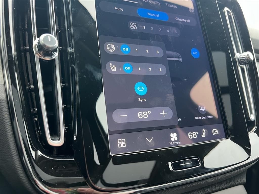 2026 Volvo XC40 Plus - Photo 18