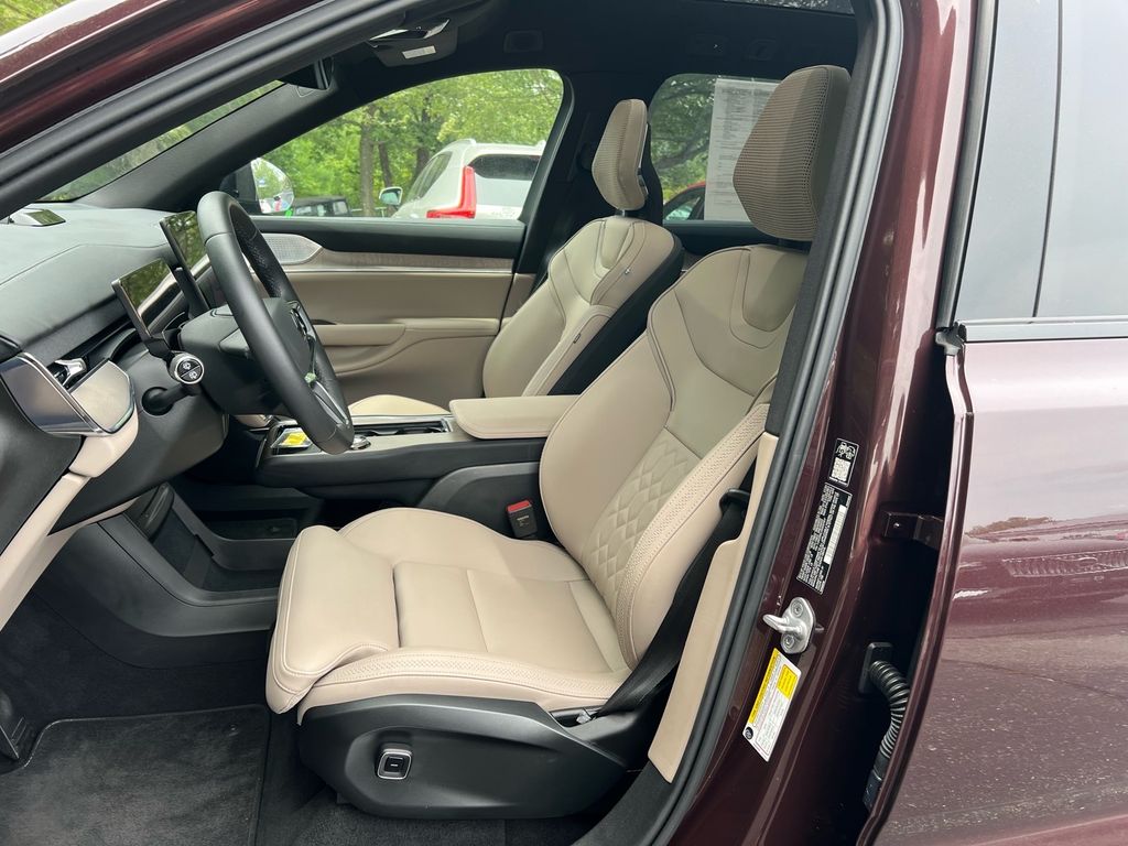 2025 Volvo EX90 Ultra - Photo 11