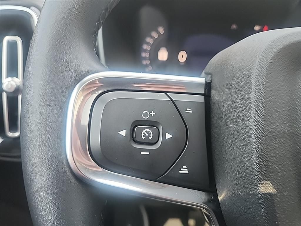 2025 Volvo XC40 Core - Photo 13