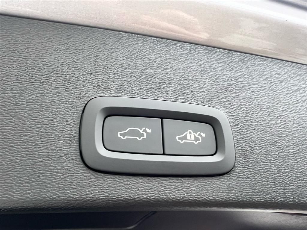 2026 Volvo XC40 Plus - Photo 29