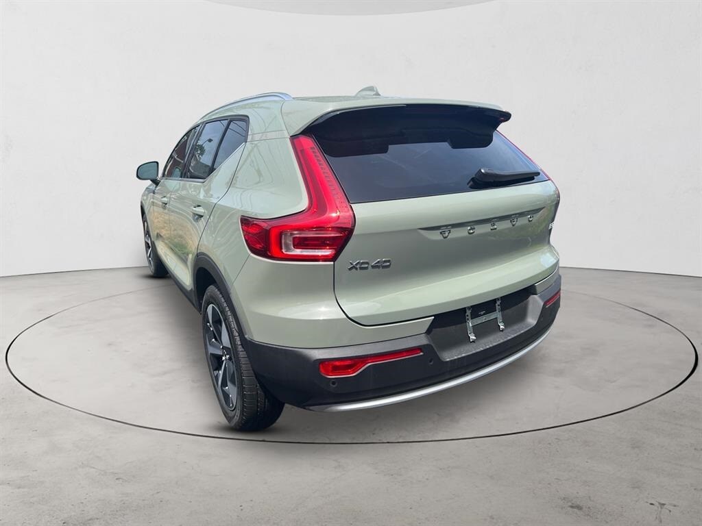 2025 Volvo XC40 Core photo 3