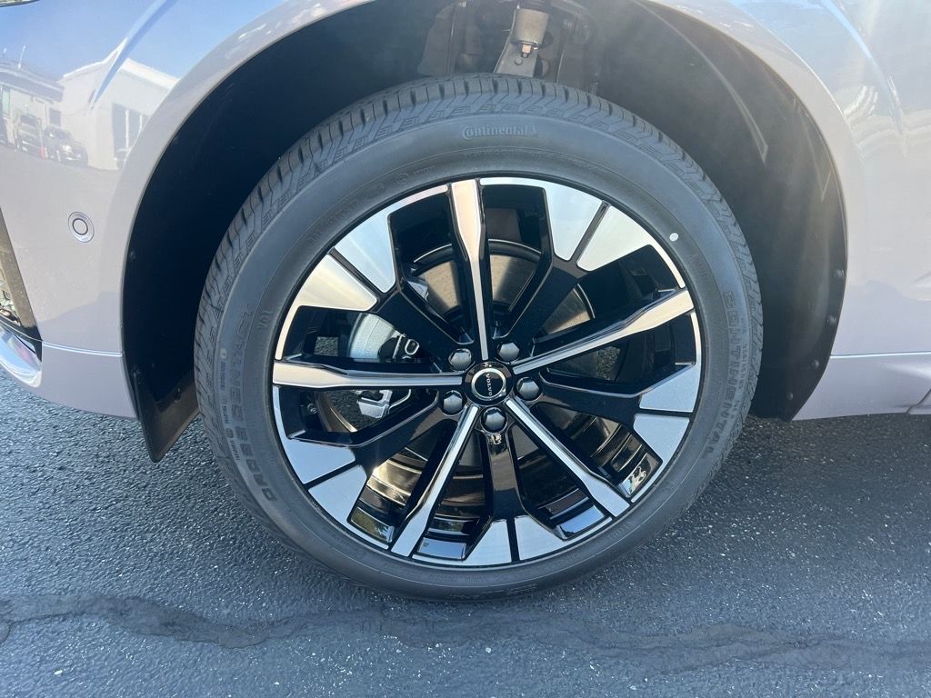 2026 Volvo XC60 Plus - Photo 9