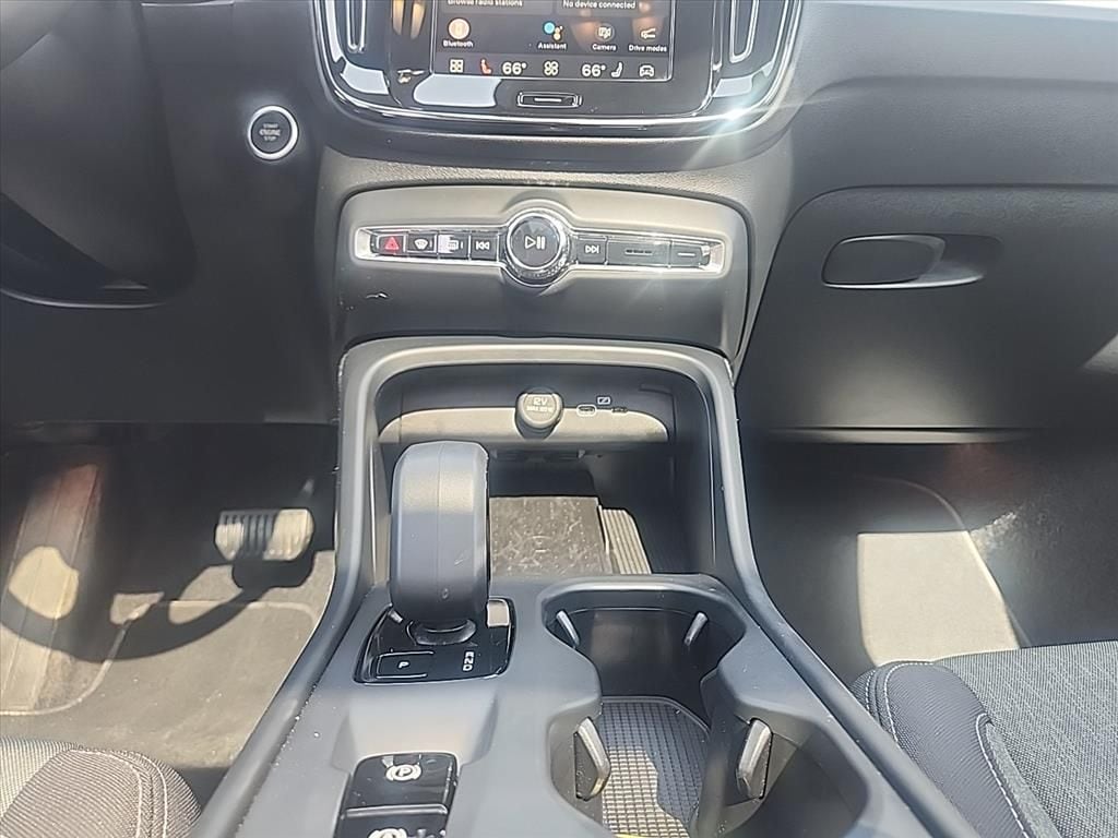 2025 Volvo XC40 Core - Photo 33