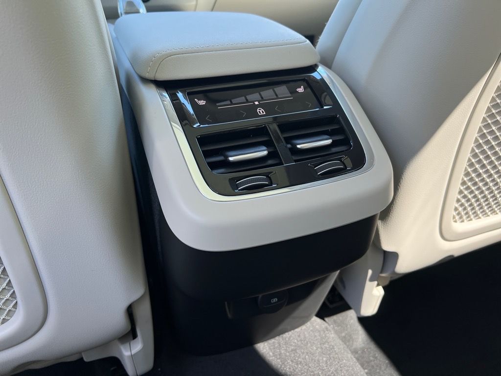 2026 Volvo XC60 Ultra - Photo 24