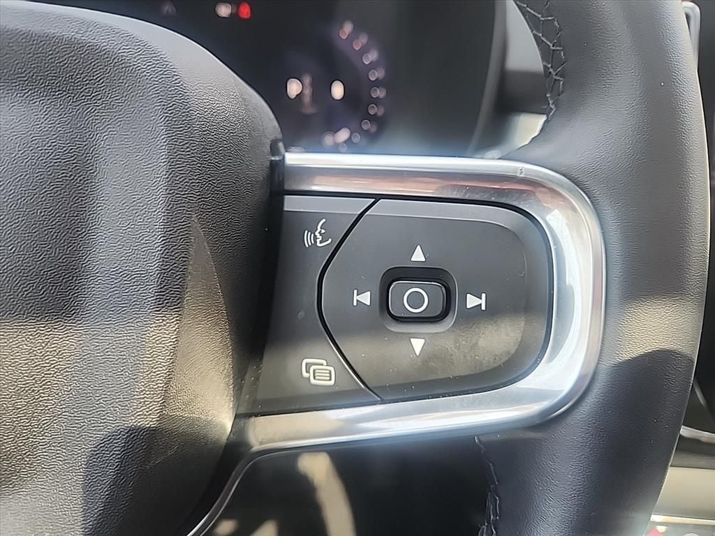 2025 Volvo XC40 Core - Photo 14