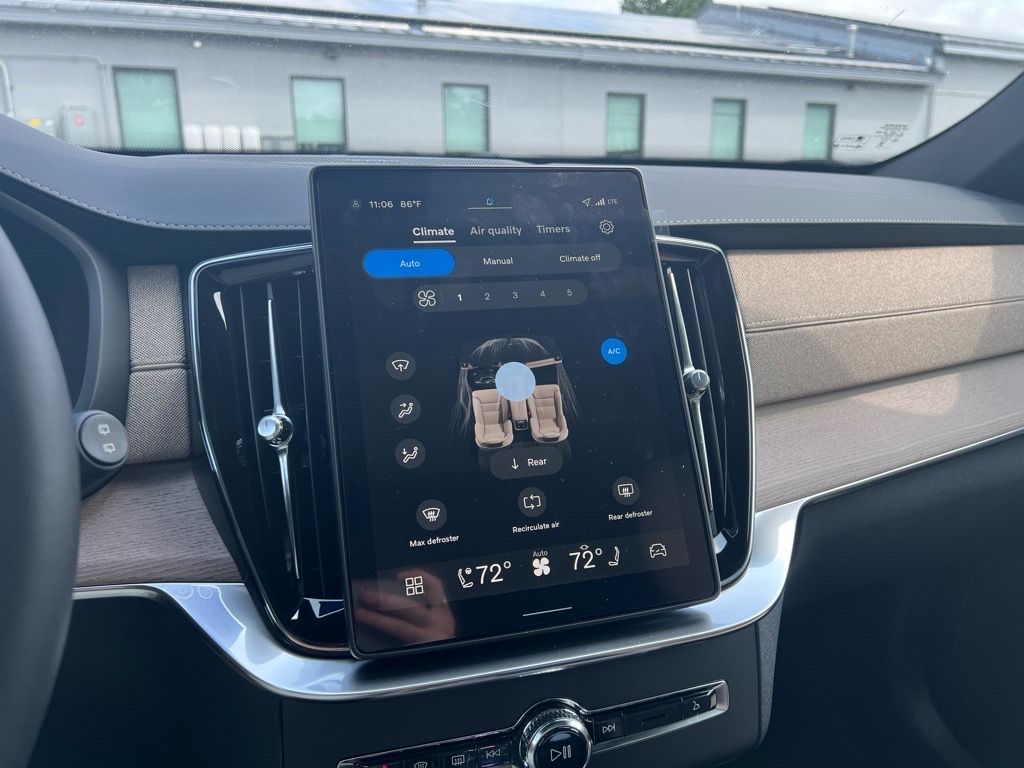 2026 Volvo XC90 Plus - Photo 15