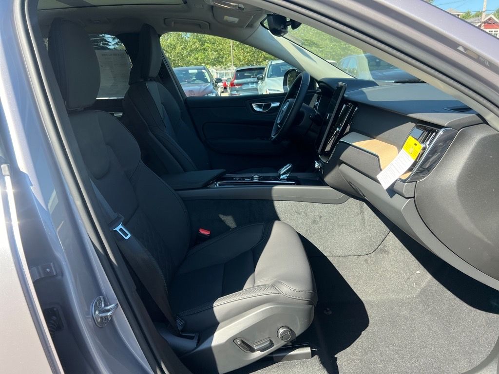 2026 Volvo XC60 Plus - Photo 31