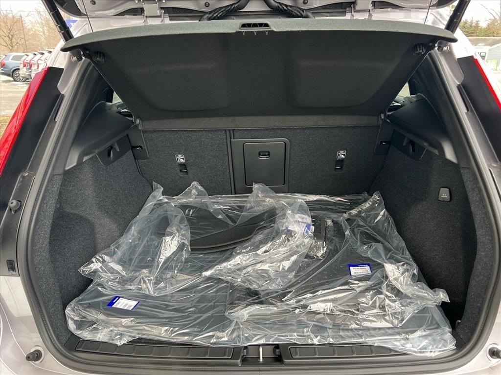 2026 Volvo XC40 Plus - Photo 28