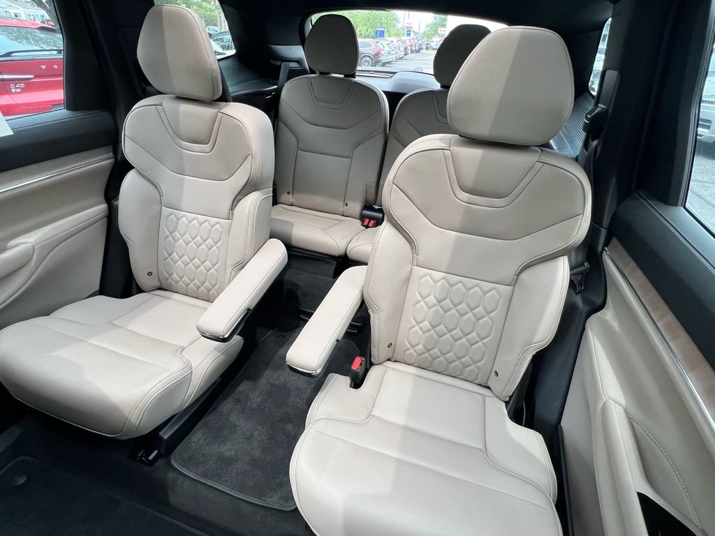 2025 Volvo EX90 Ultra - Photo 22