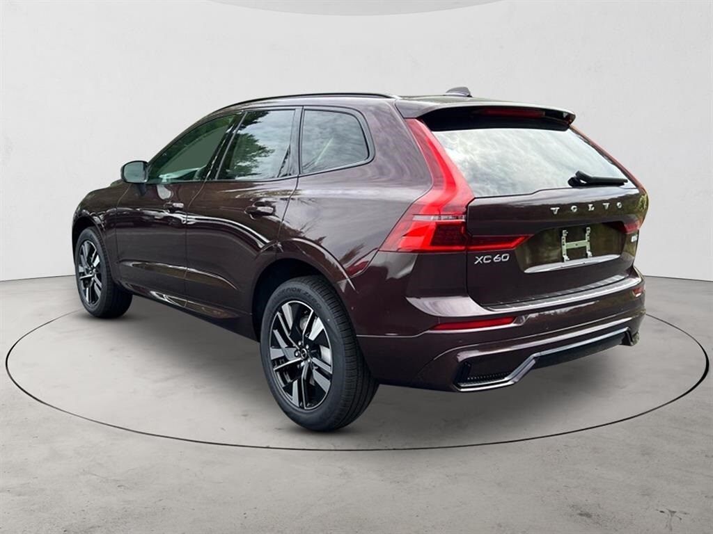 2026 Volvo XC60 B5 Core photo 2
