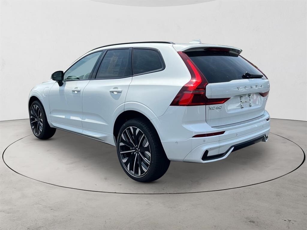 2026 Volvo XC60 Hybrid T8 photo 3